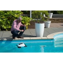 Robot Nettoyeur De Fond De Piscine Ubbink Robotclean Accu -Fournitures De Piscine robot accupool ambiance2 min